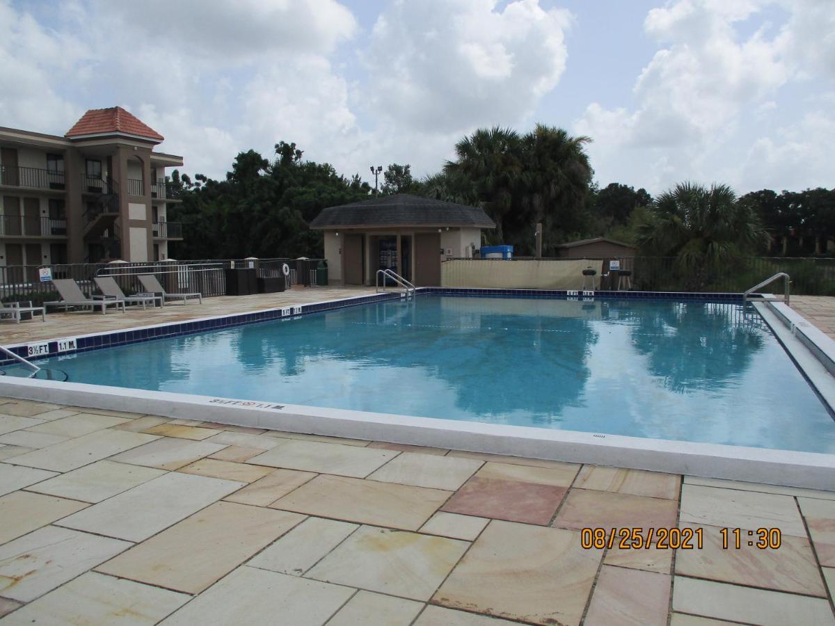 Quality Inn & Suites Kissimmee By The Lake Four Corners Exterior photo